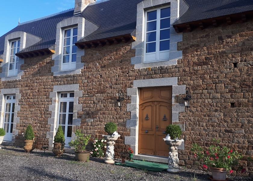 Brittany Sens-de-Bretagne Facade