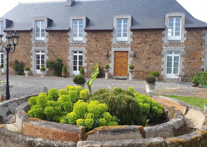 Brittany Sens-de-Bretagne Exterior Detail