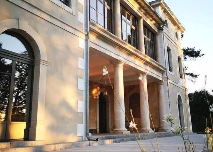 Auvergne-Rhone-Alpes Vallon-Pont-d'Arc Exterior Detail