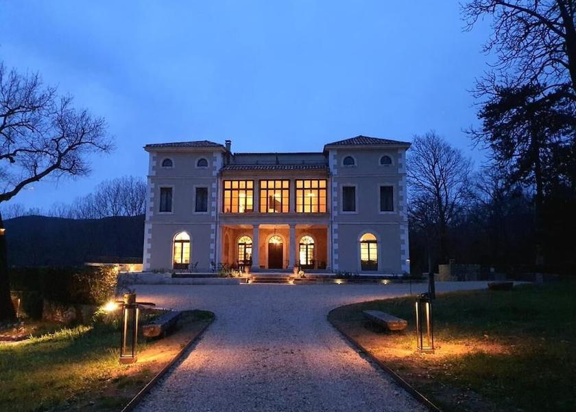 Auvergne-Rhone-Alpes Vallon-Pont-d'Arc Exterior Detail