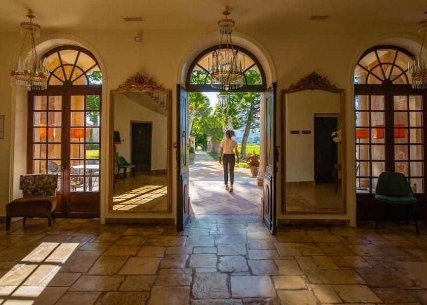 Auvergne-Rhone-Alpes Vallon-Pont-d'Arc Lobby