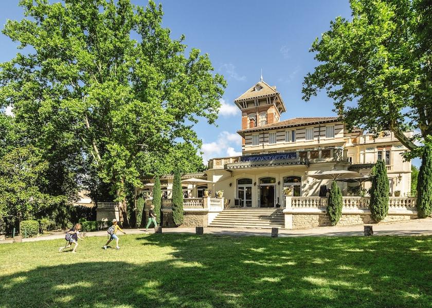 Provence - Alpes - Cote d'Azur L'Isle-sur-la-Sorgue Facade