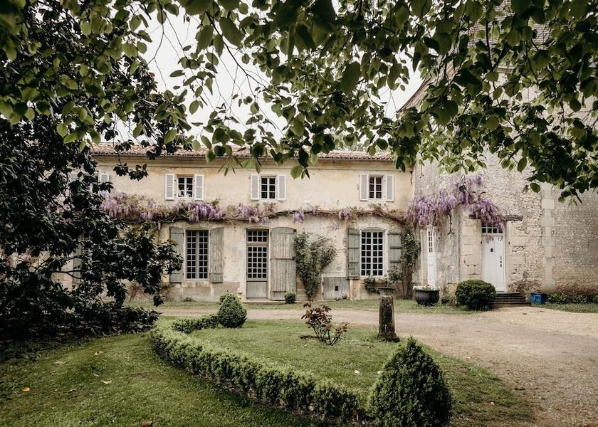 Nouvelle-Aquitaine Leoville Exterior Detail