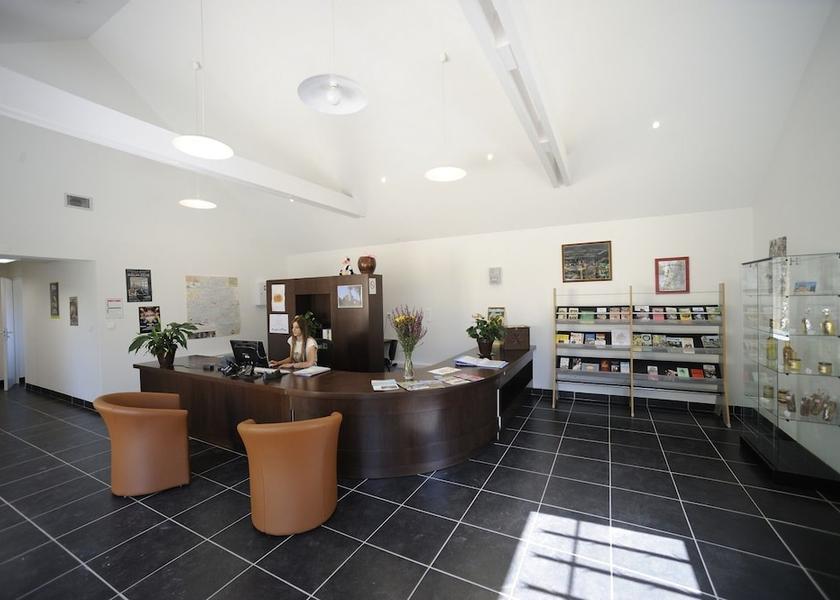 Nouvelle-Aquitaine Saint-Genies Reception