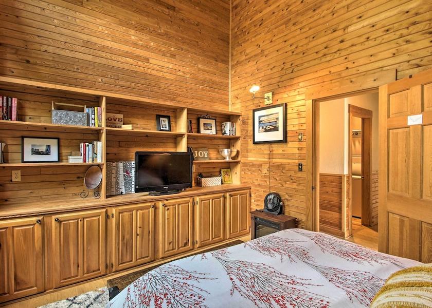 Idaho Harrison Interior Entrance