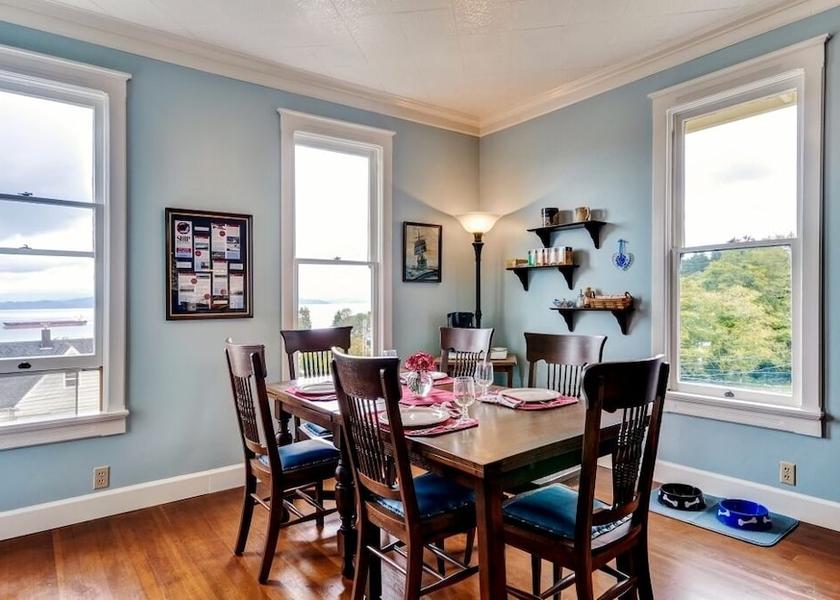 New York Astoria Interior Entrance