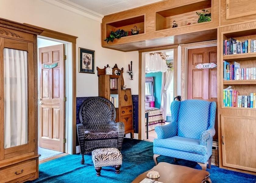 New York Astoria Interior Entrance