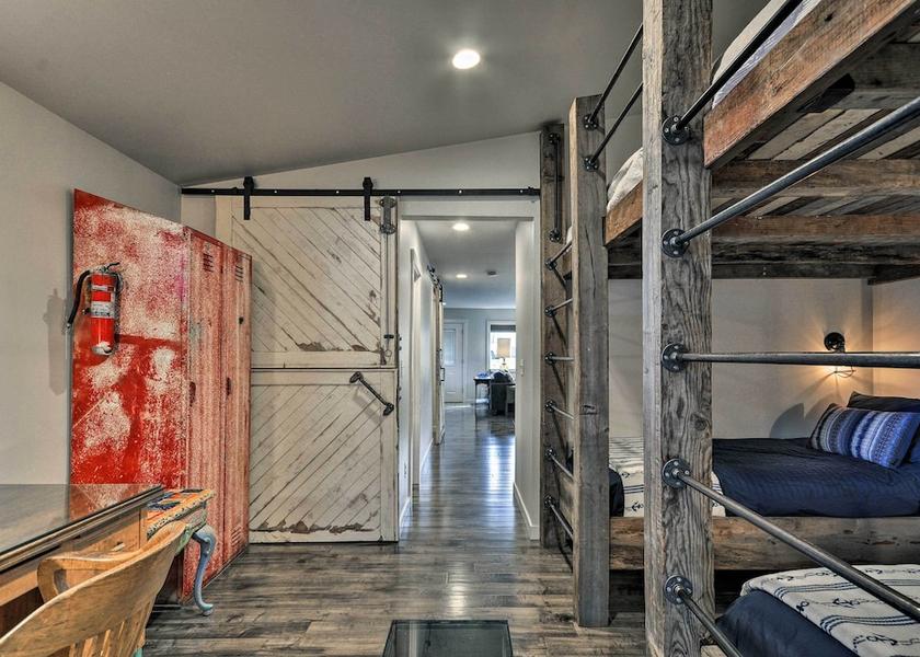 New York Astoria Interior Entrance