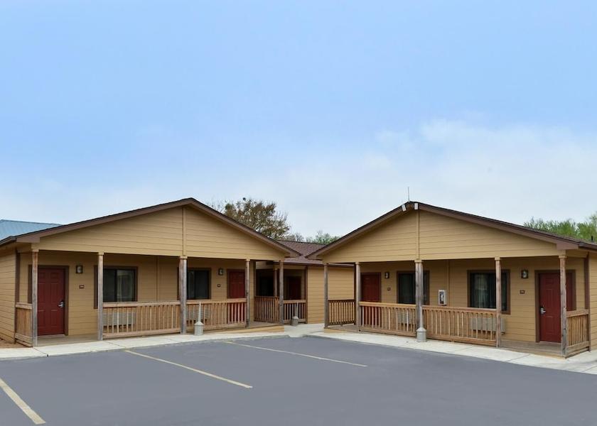 Texas Gonzales Exterior Detail