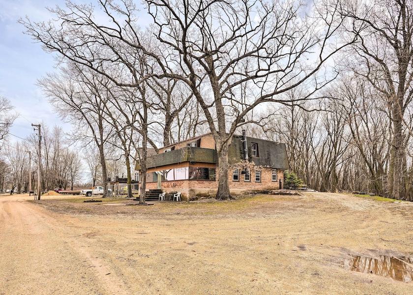 Mississippi Fulton Interior Entrance