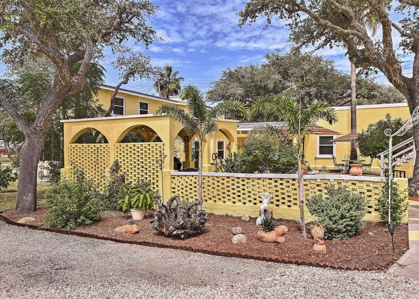 Mississippi Fulton Interior Entrance