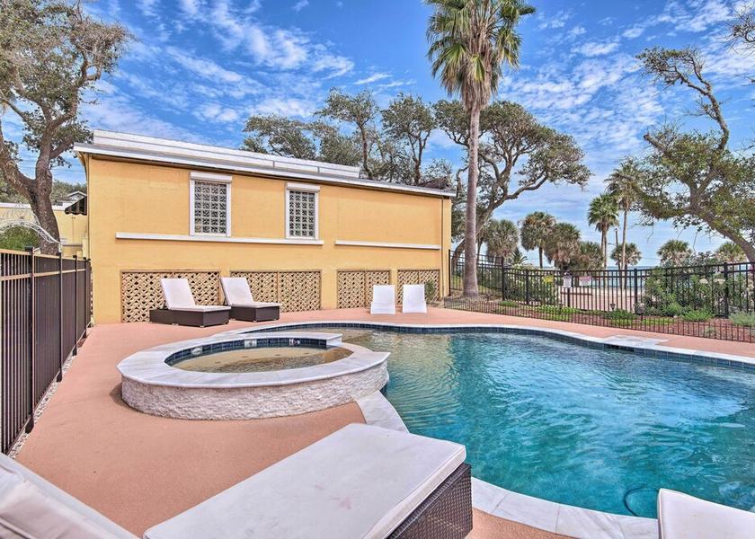 Mississippi Fulton Interior Entrance