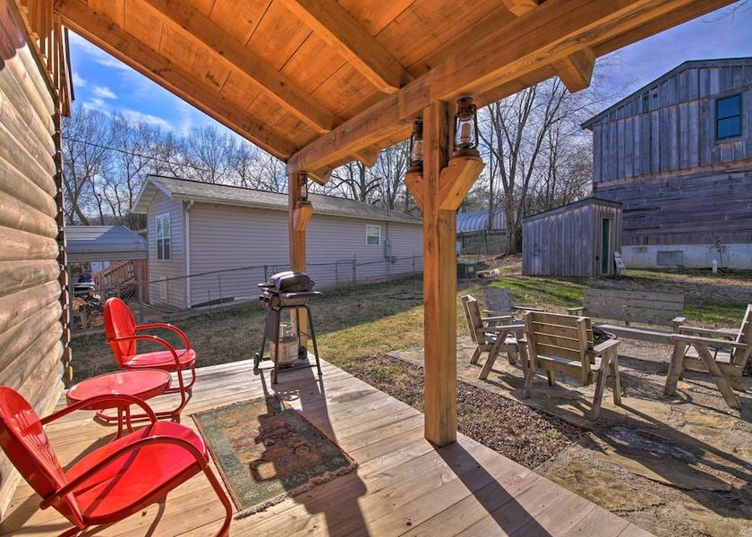 Missouri Hollister Interior Entrance