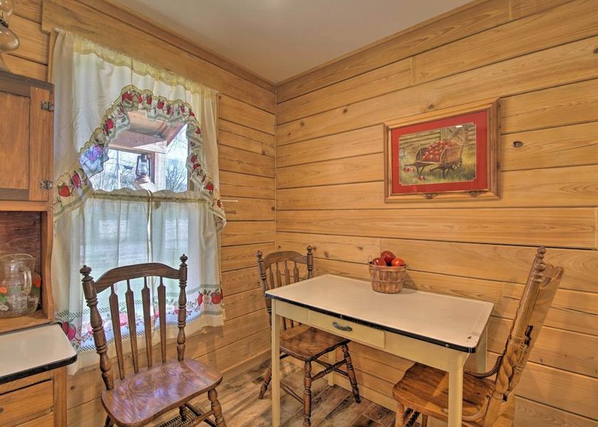 Missouri Hollister Interior Entrance