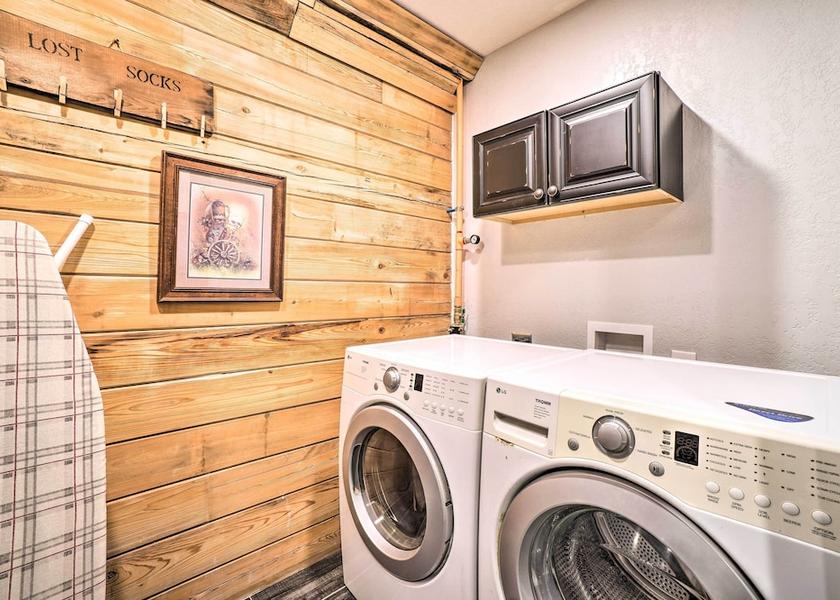 Missouri Hollister Interior Entrance