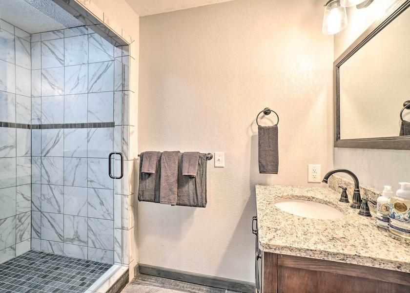 Missouri Hollister Interior Entrance