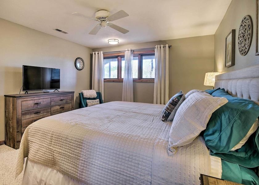 Missouri Hollister Interior Entrance