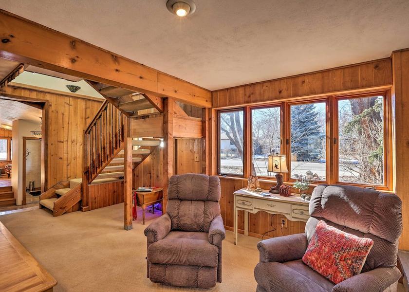 Colorado Lakewood Interior Entrance