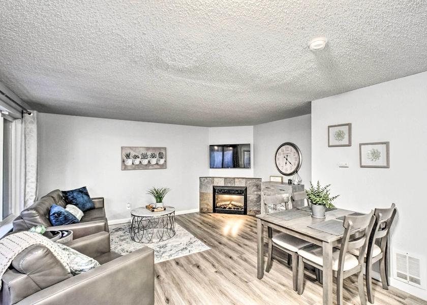 Colorado Lakewood Interior Entrance