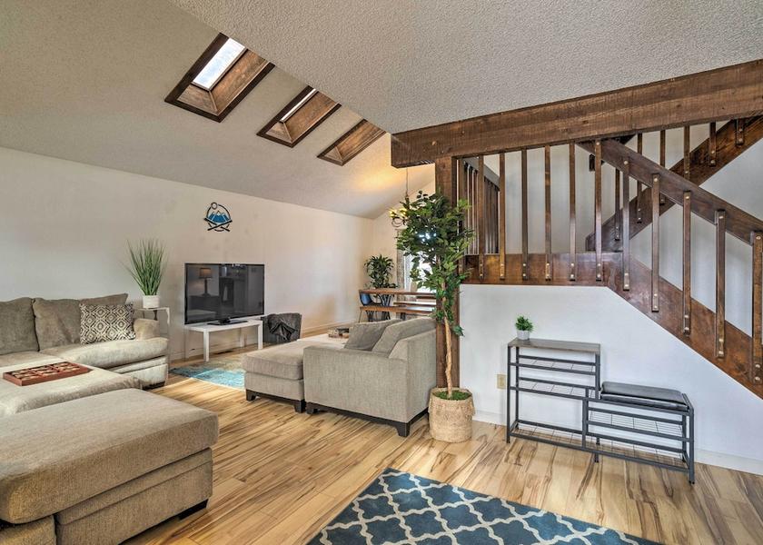 Illinois Aurora Primary image