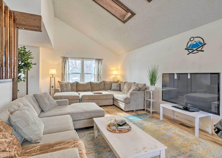 Illinois Aurora Interior Entrance