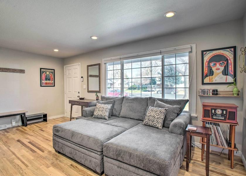 Illinois Aurora Interior Entrance