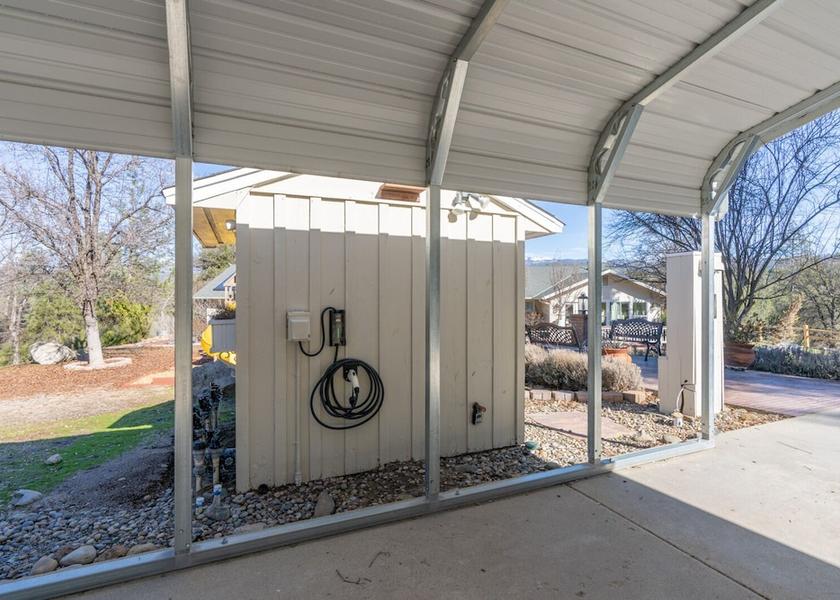 California Oakhurst Property Grounds