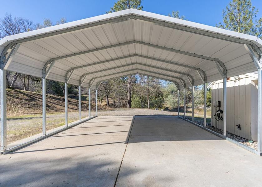 California Oakhurst Property Grounds