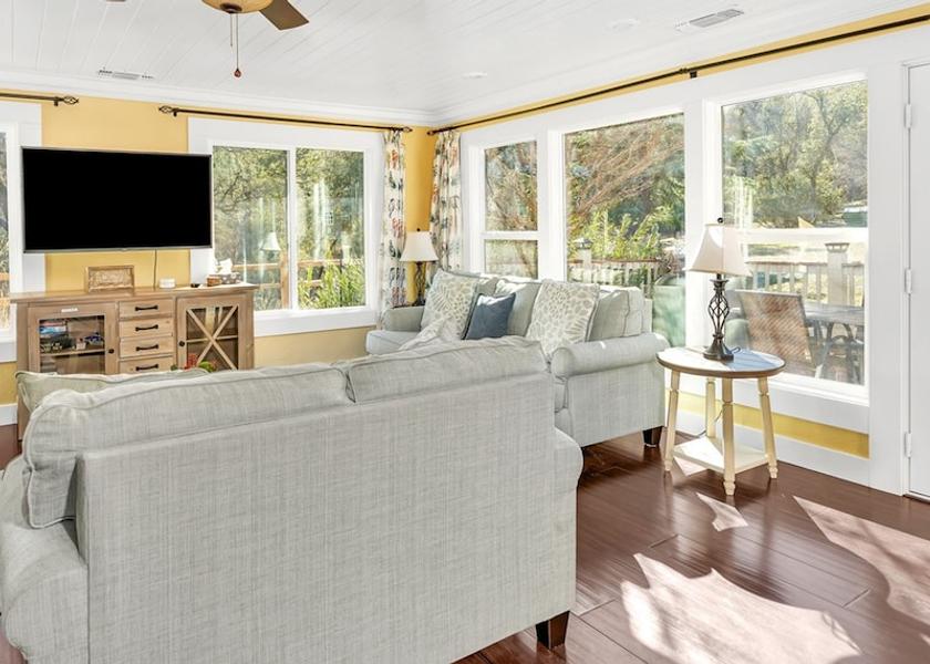 California Oakhurst Living Area