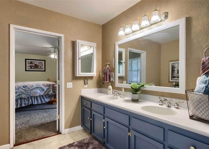 California Oakhurst Interior Entrance