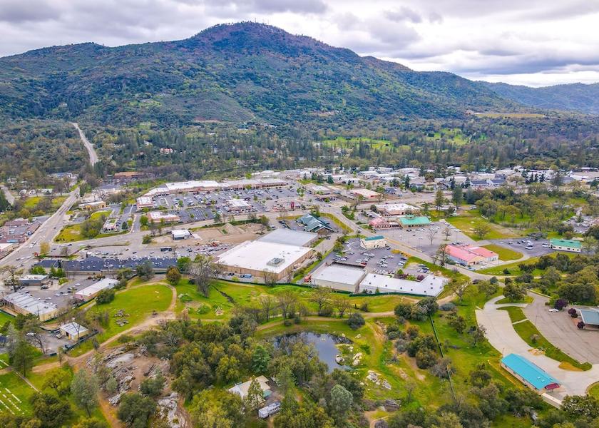 California Oakhurst Interior Entrance