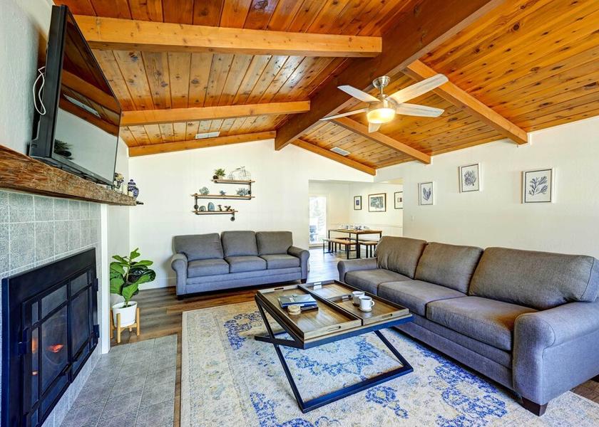 California Oakhurst Interior Entrance