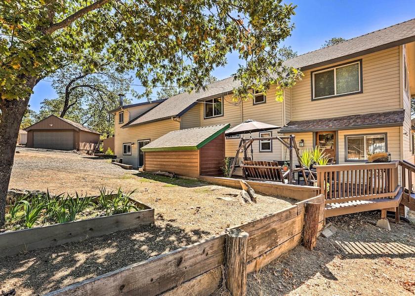 California Oakhurst Interior Entrance