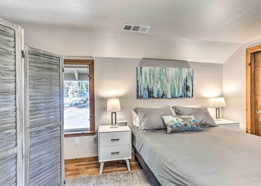 California Oakhurst Interior Entrance