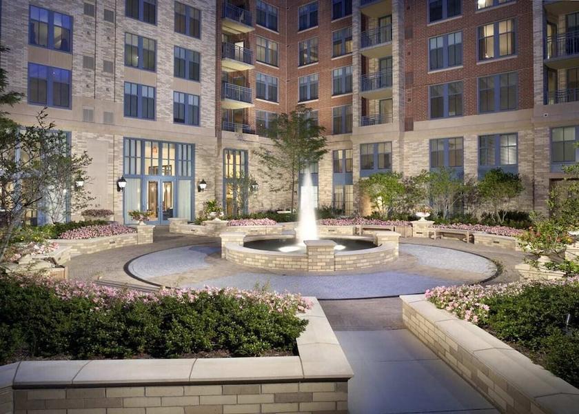 Virginia Arlington Exterior Detail