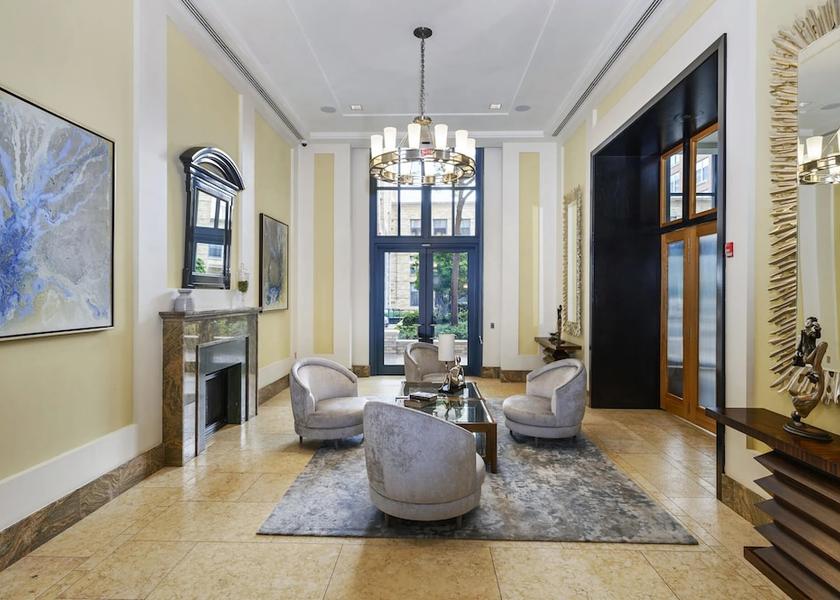 Virginia Arlington Lobby