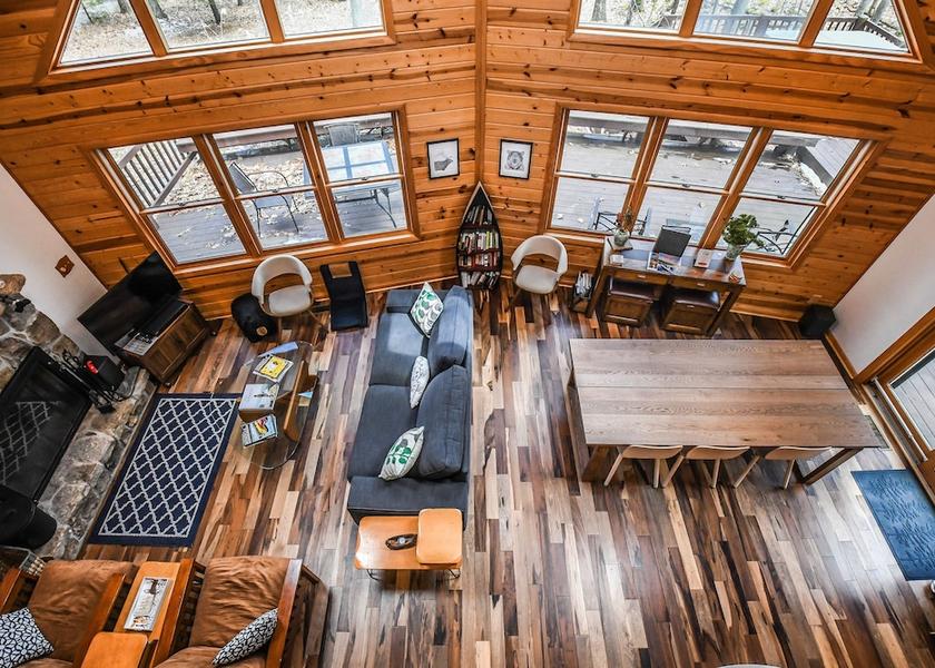 Tennessee Oakland Interior Entrance