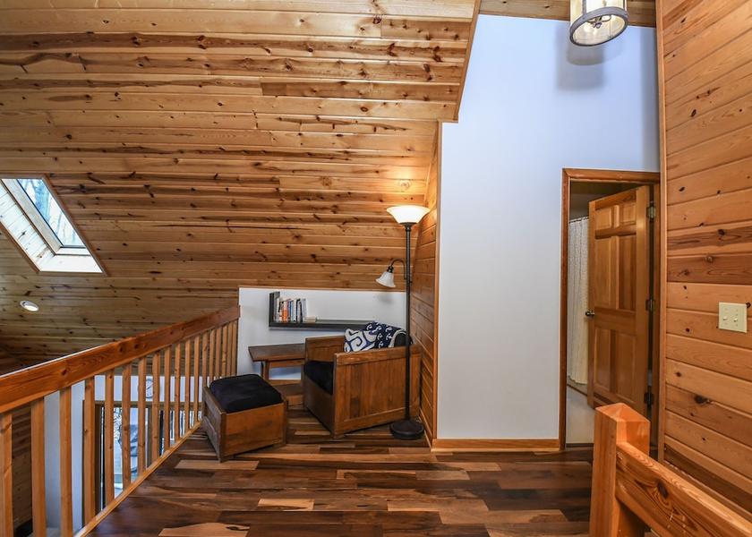 Tennessee Oakland Interior Entrance