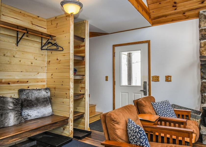 Tennessee Oakland Interior Entrance