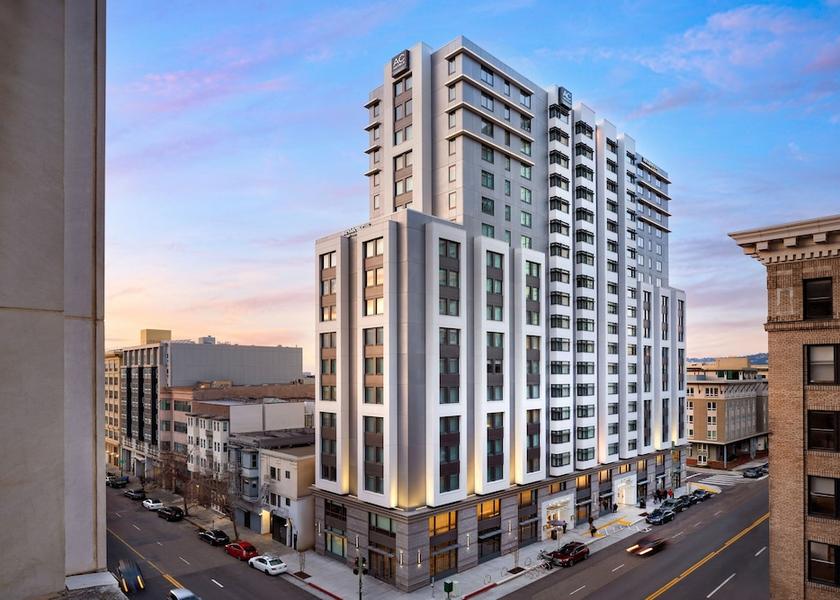 Tennessee Oakland Exterior Detail