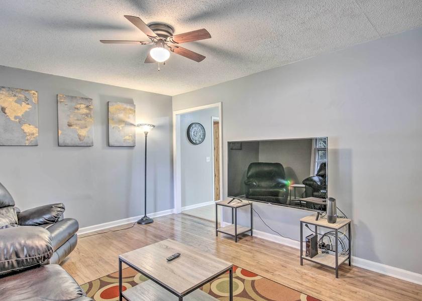 Tennessee Oakland Interior Entrance