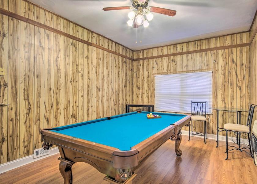 Tennessee Oakland Interior Entrance