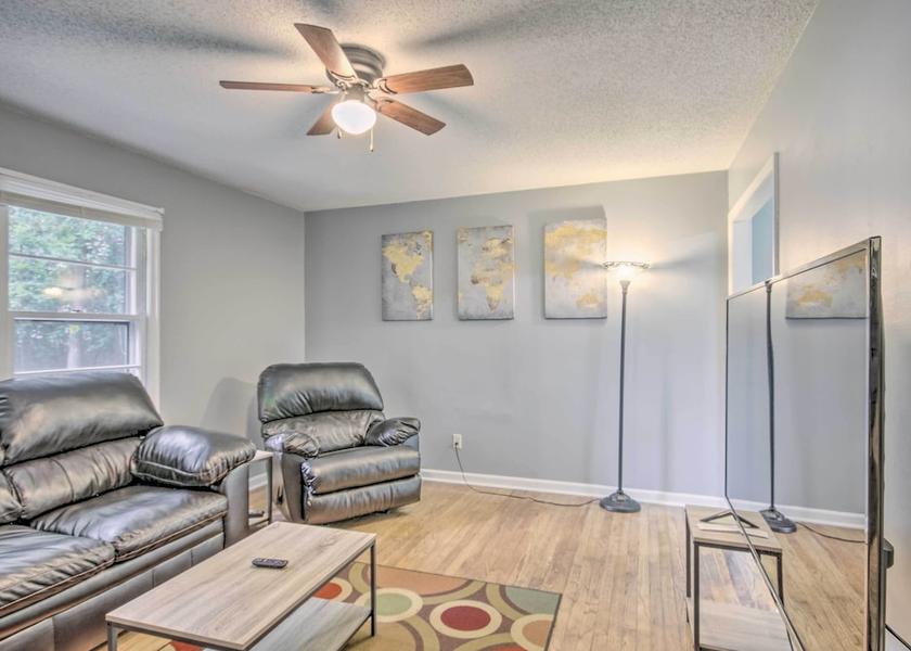 Tennessee Oakland Interior Entrance