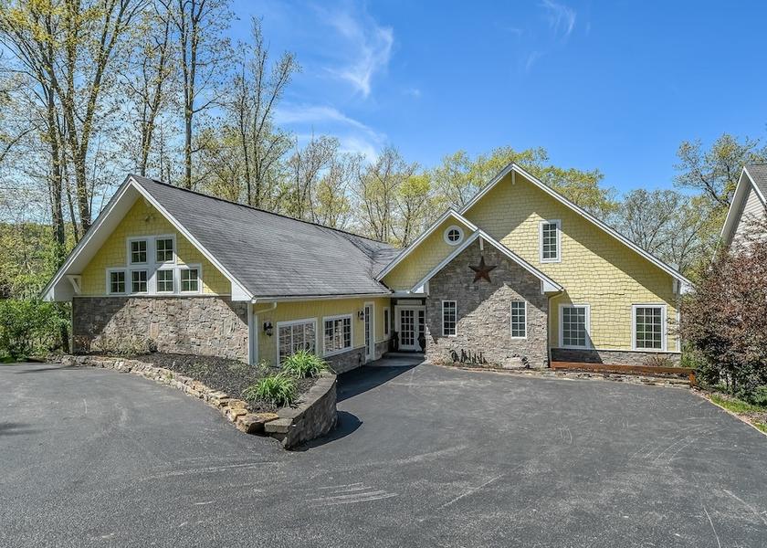 Tennessee Oakland Exterior Detail