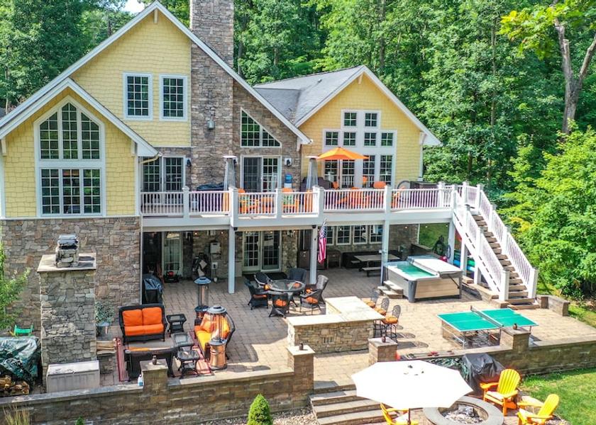 Tennessee Oakland Exterior Detail