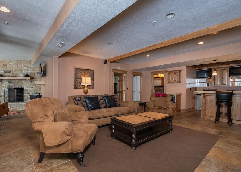 Tennessee Oakland Interior Entrance