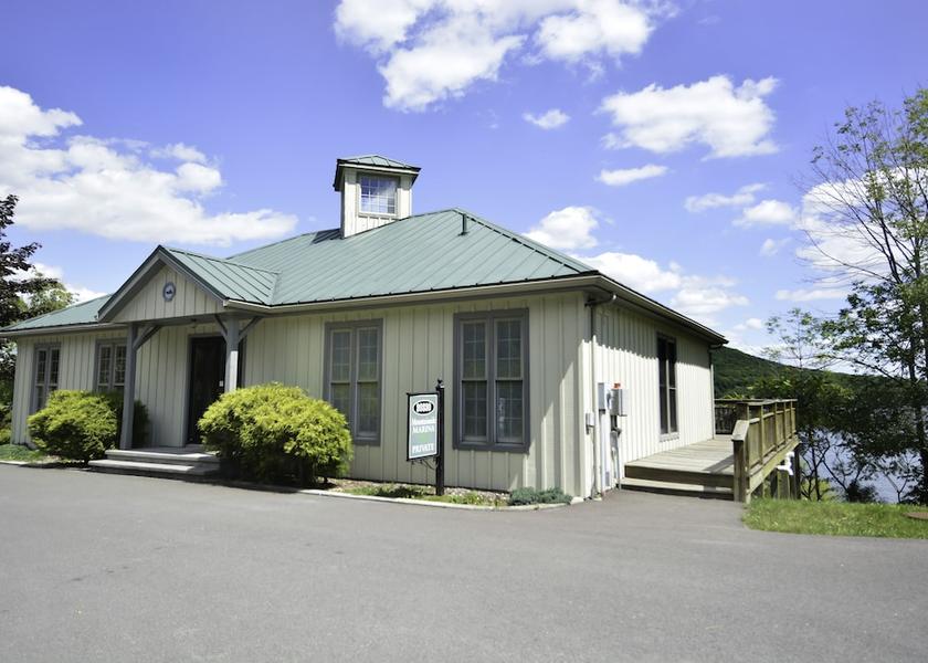 Tennessee Oakland Exterior Detail