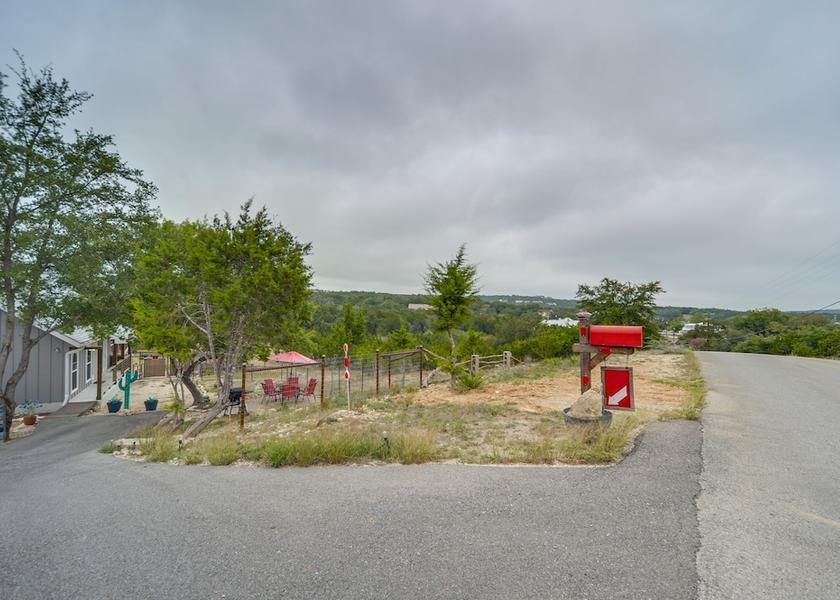 California Canyon Lake Interior Entrance