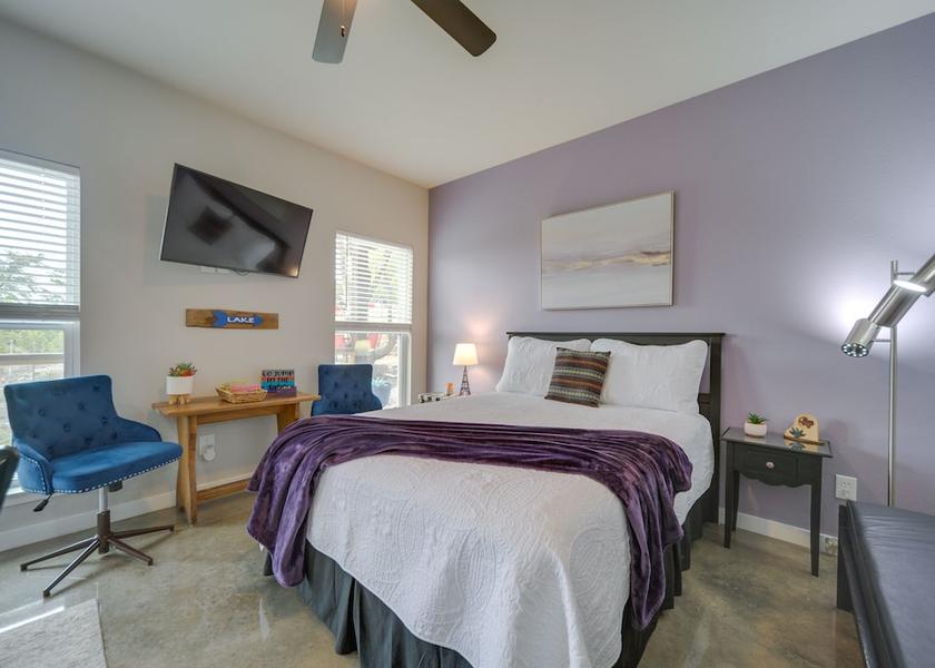 California Canyon Lake Interior Entrance