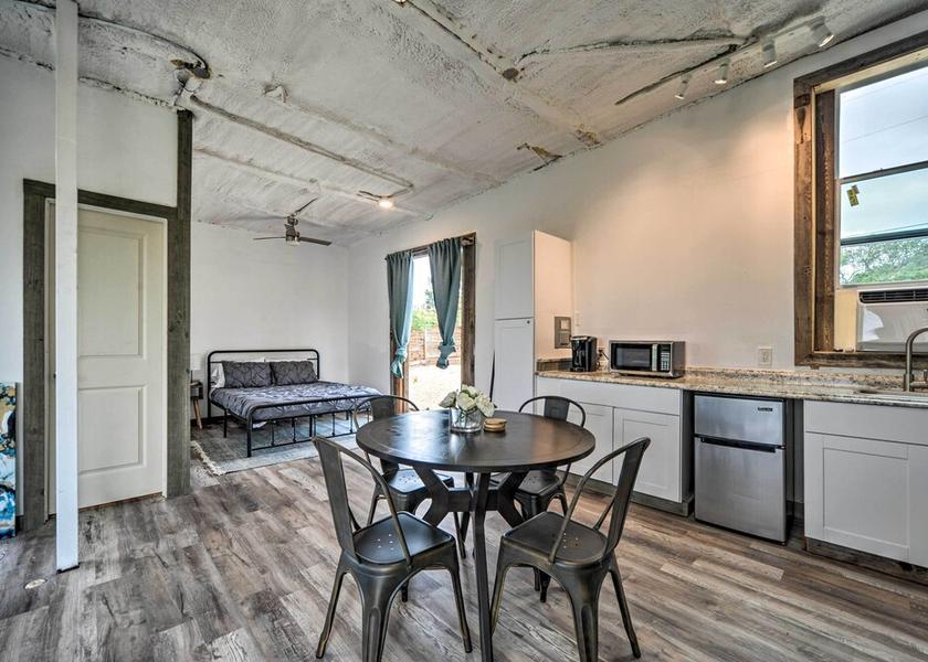 California Canyon Lake Interior Entrance